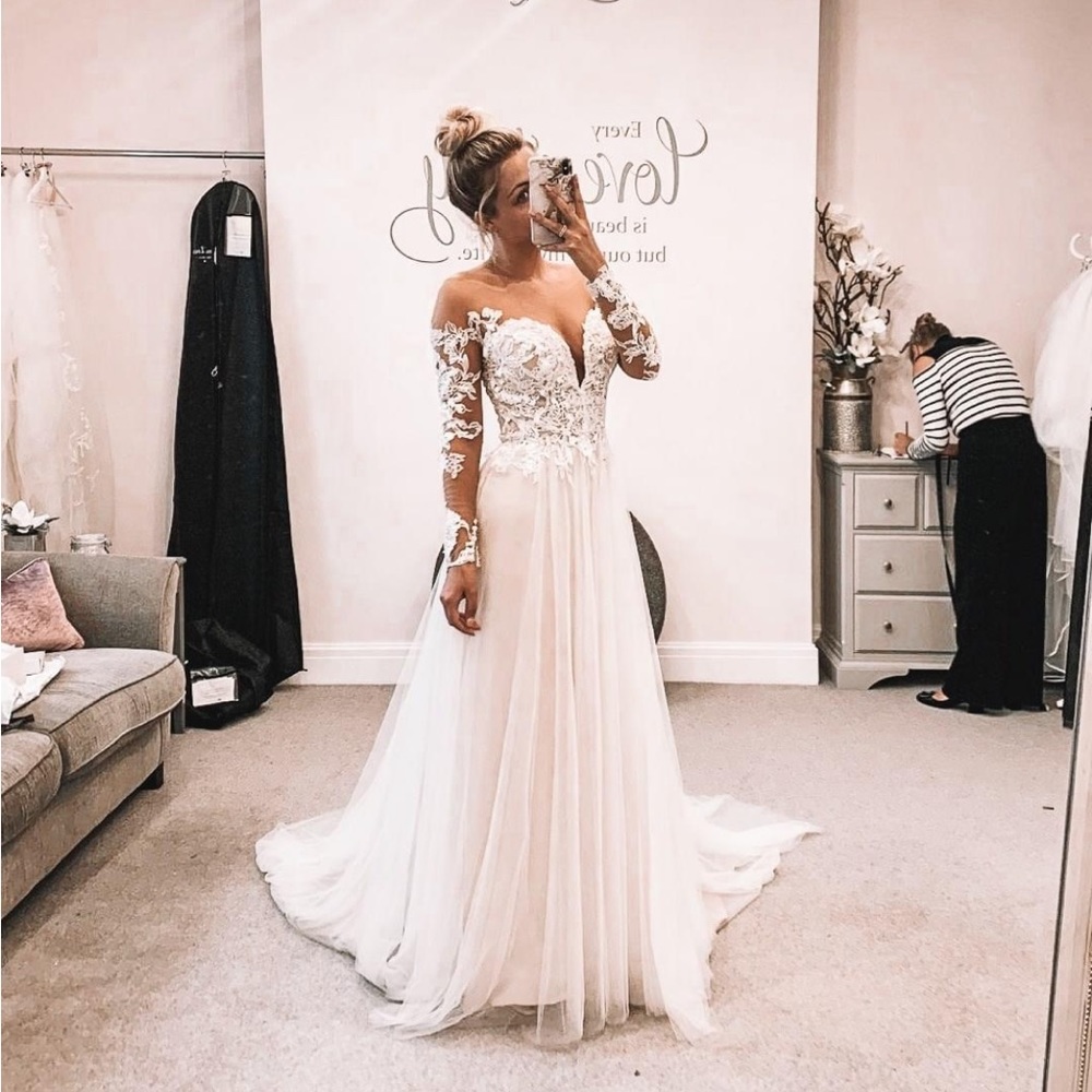 Stella York Wedding Dress Style 6646 with long veil (Discontinued Dress)